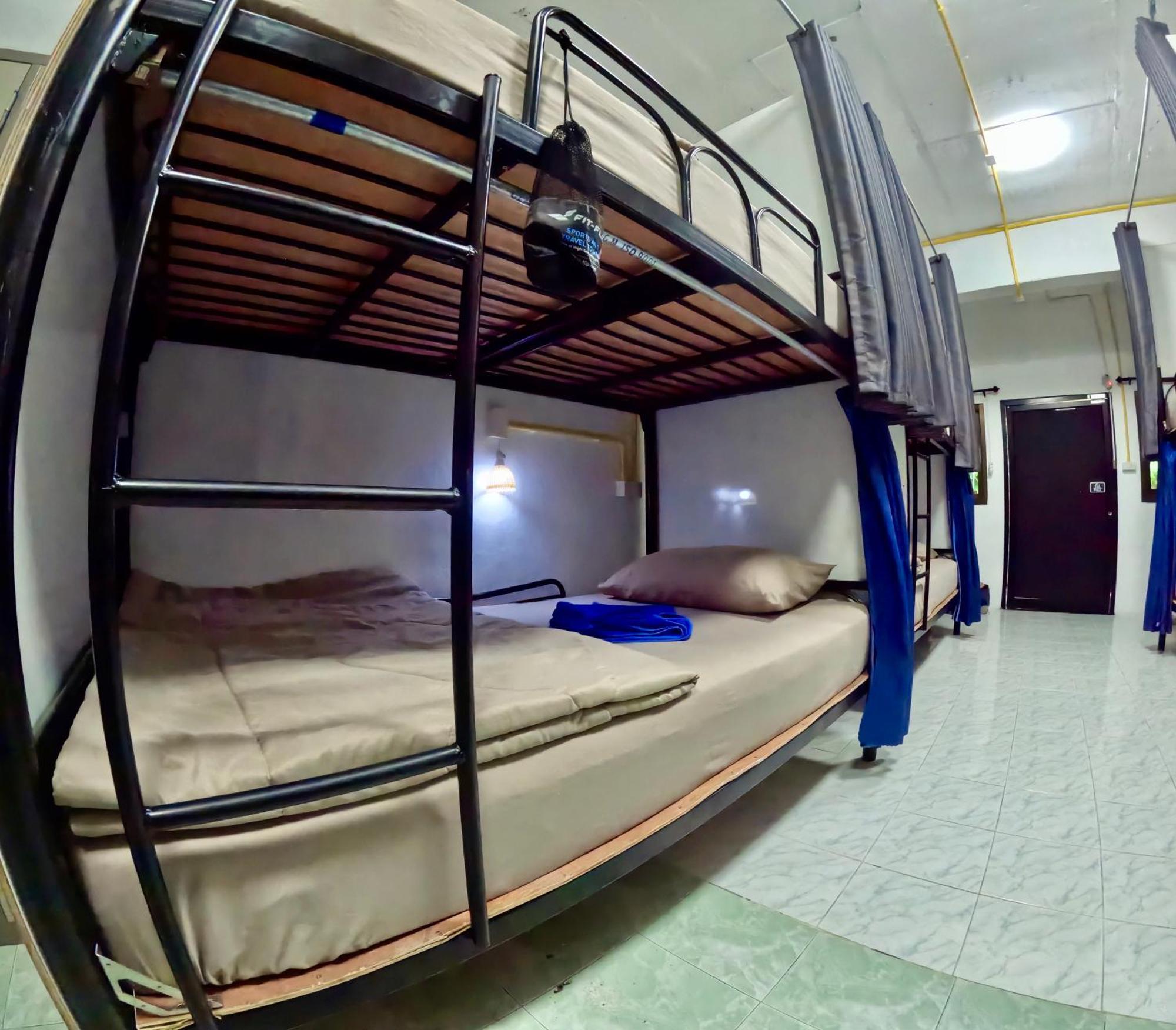 Sweed Dee Hostel Phi Phi-eilanden Buitenkant foto